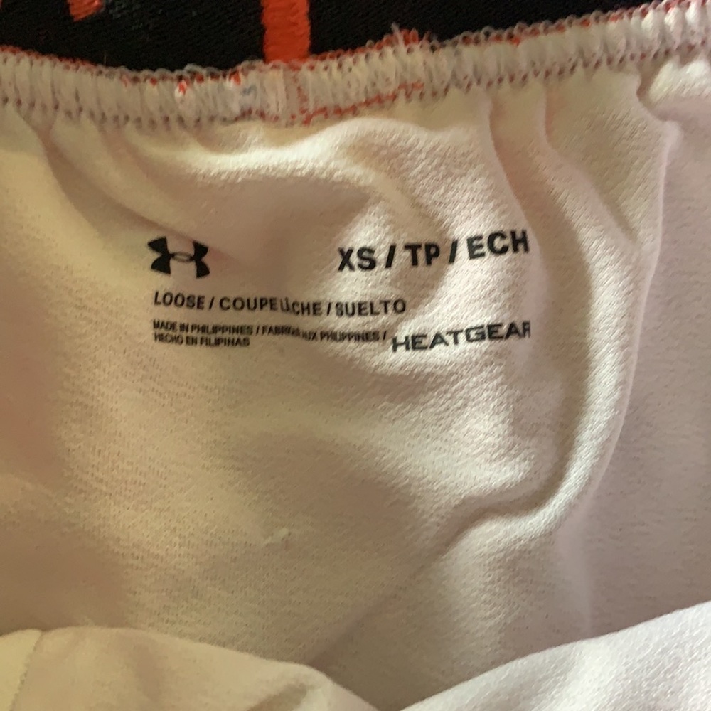 Under Armor RUN shorts, extra small - Picture 4 of 6